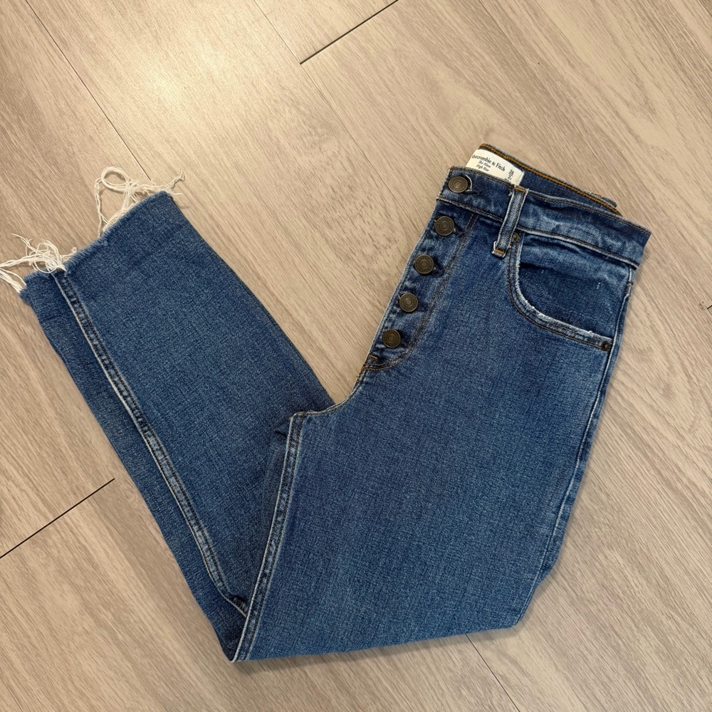 Abercrombie and Fitch, The Mom High Rise Medium Wash Jeans | Women’s 26 / 2S